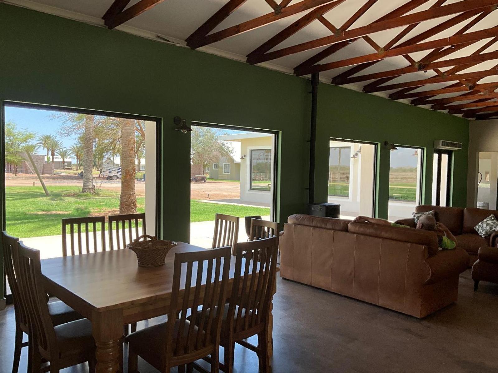 Flying Ostrich Guesthouse & Self-Catering Accommodation マリエンタール エクステリア 写真